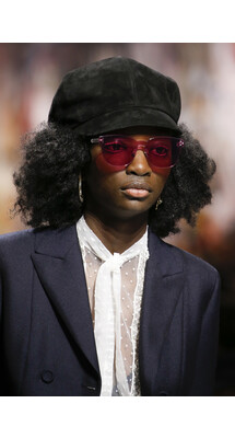 Details Christian Dior , Details Dior Fall 2018 Ready-to-Wear , Детали показа Кристиан Диор , Детали показа Диор осень зима 2018 , Fashion show , неделя моды в Париже , PFW , Мария Грация Кьюри , Mainstyles